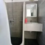 Backpackers Place * ثيرا