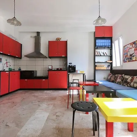 Backpackers Place * ثيرا